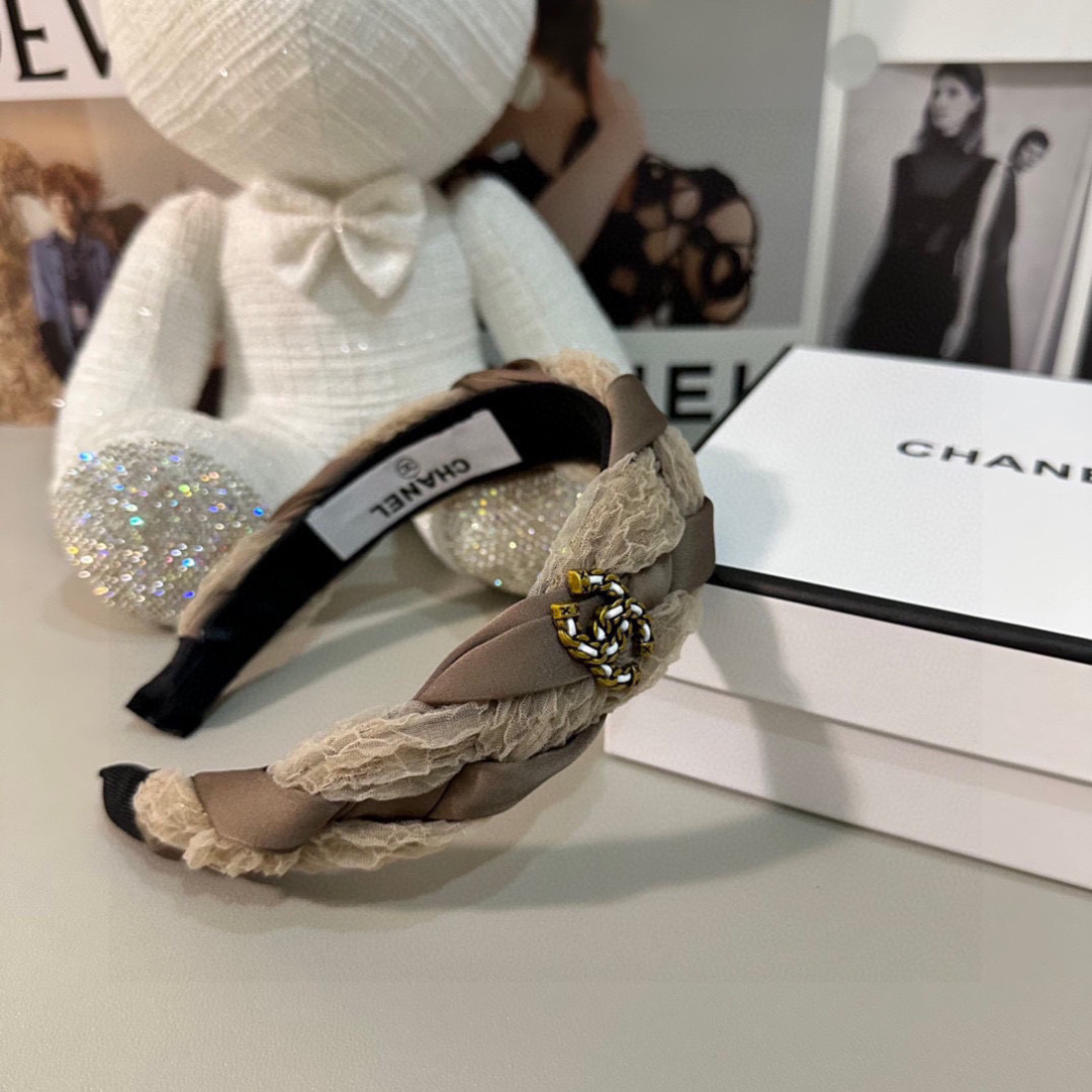  配专柜包装
Chanel （香奈儿）最新高工五金发箍#
信我！人手必备的单品 这件必须买
洋气神仙颜值