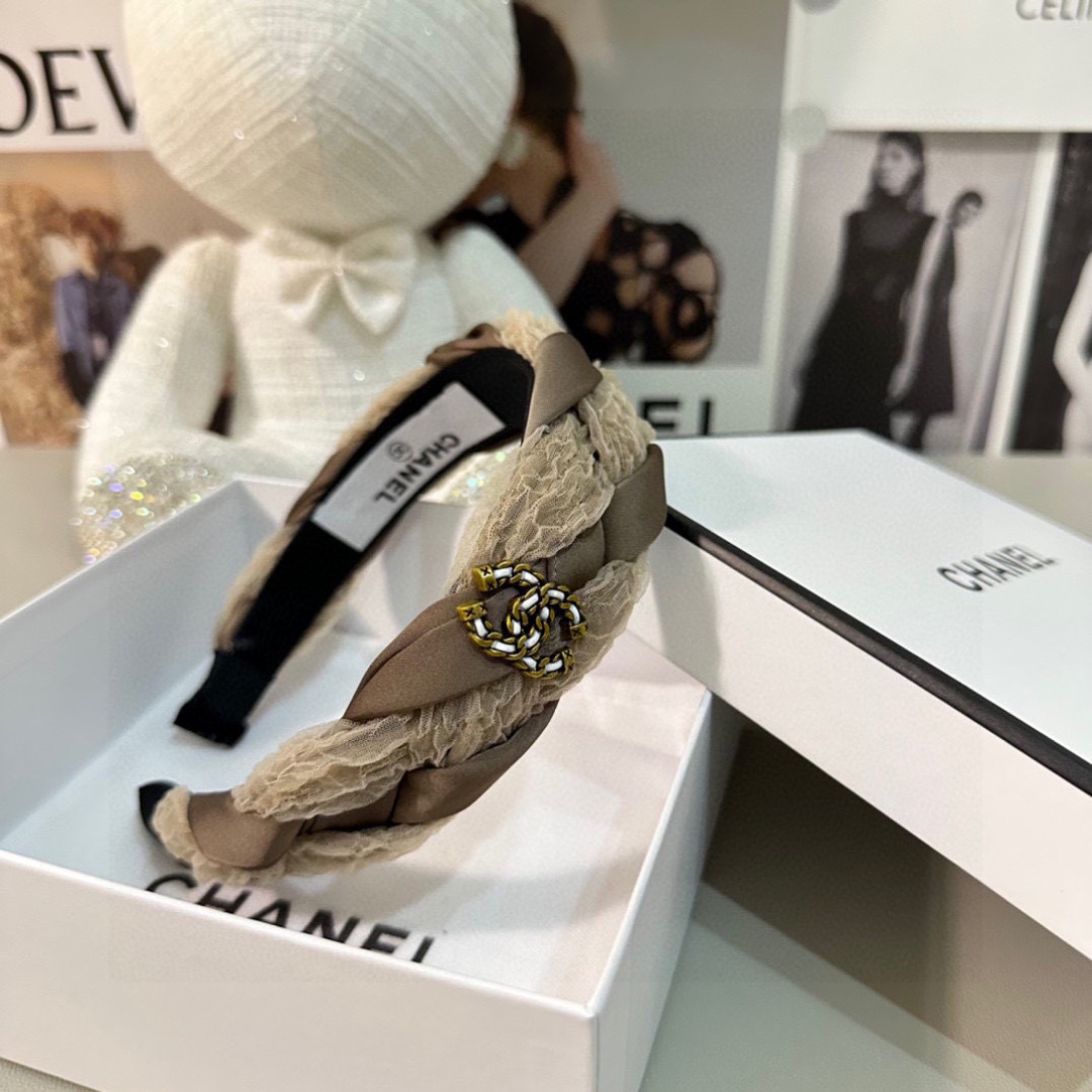  配专柜包装
Chanel （香奈儿）最新高工五金发箍#
信我！人手必备的单品 这件必须买
洋气神仙颜值