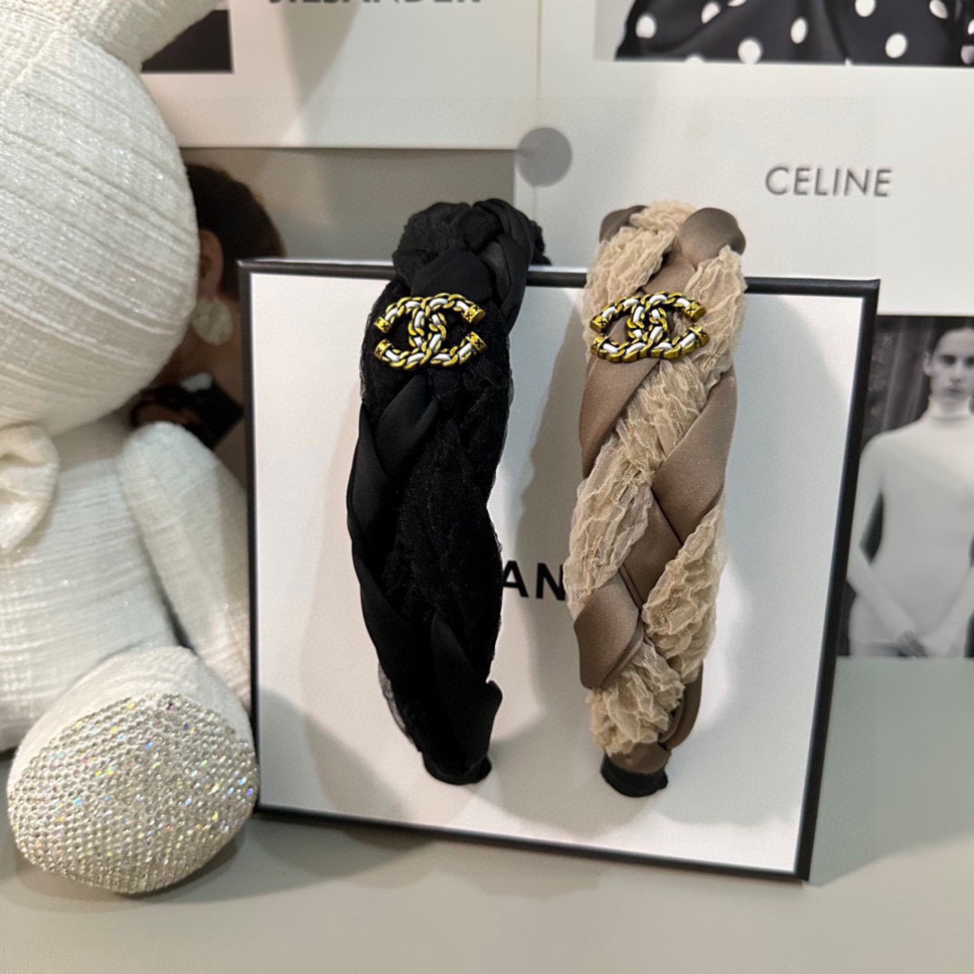  配专柜包装
Chanel （香奈儿）最新高工五金发箍#
信我！人手必备的单品 这件必须买
洋气神仙颜值