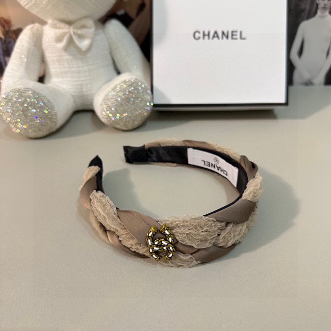  配专柜包装
Chanel （香奈儿）最新高工五金发箍#
信我！人手必备的单品 这件必须买
洋气神仙颜值