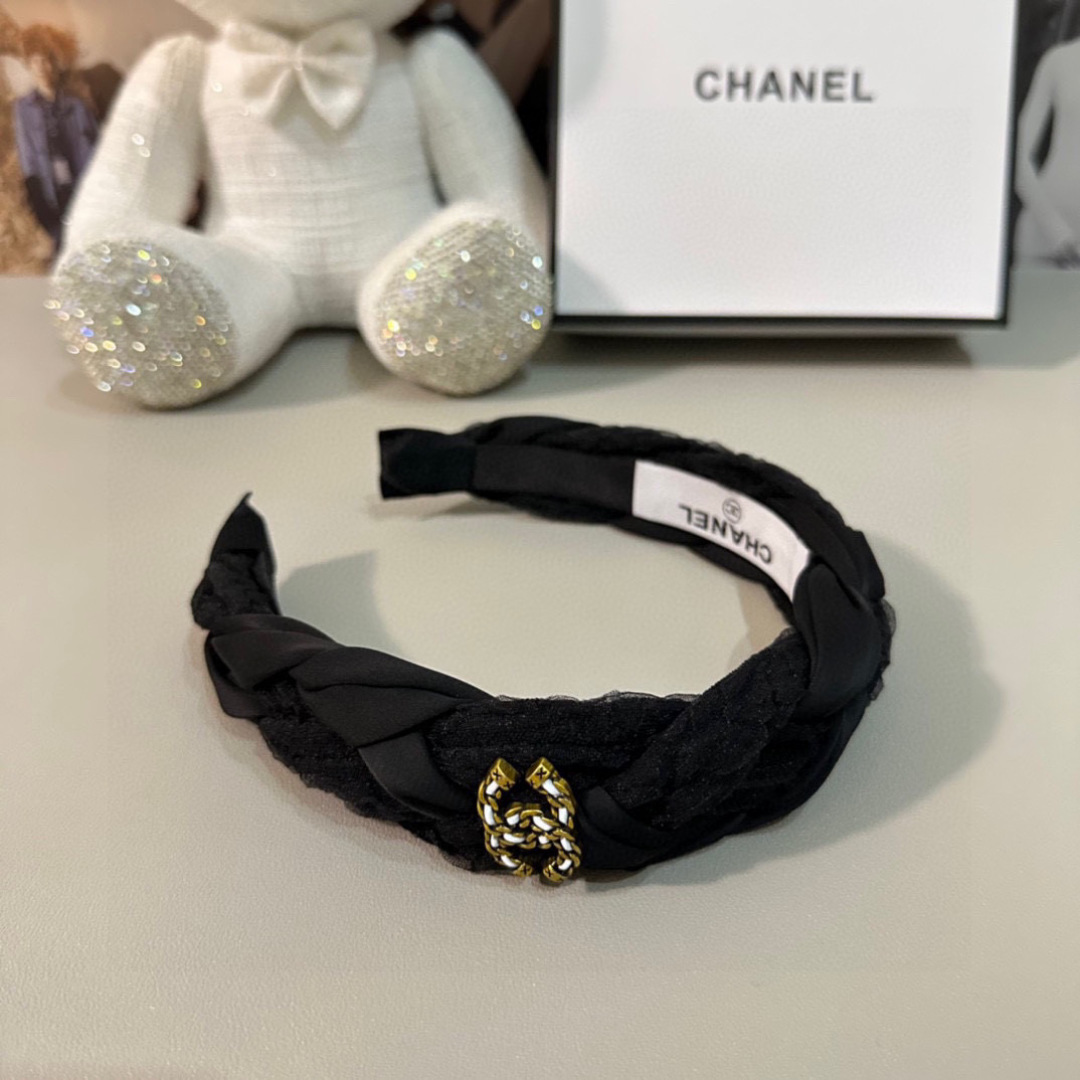  配专柜包装
Chanel （香奈儿）最新高工五金发箍#
信我！人手必备的单品 这件必须买
洋气神仙颜值
