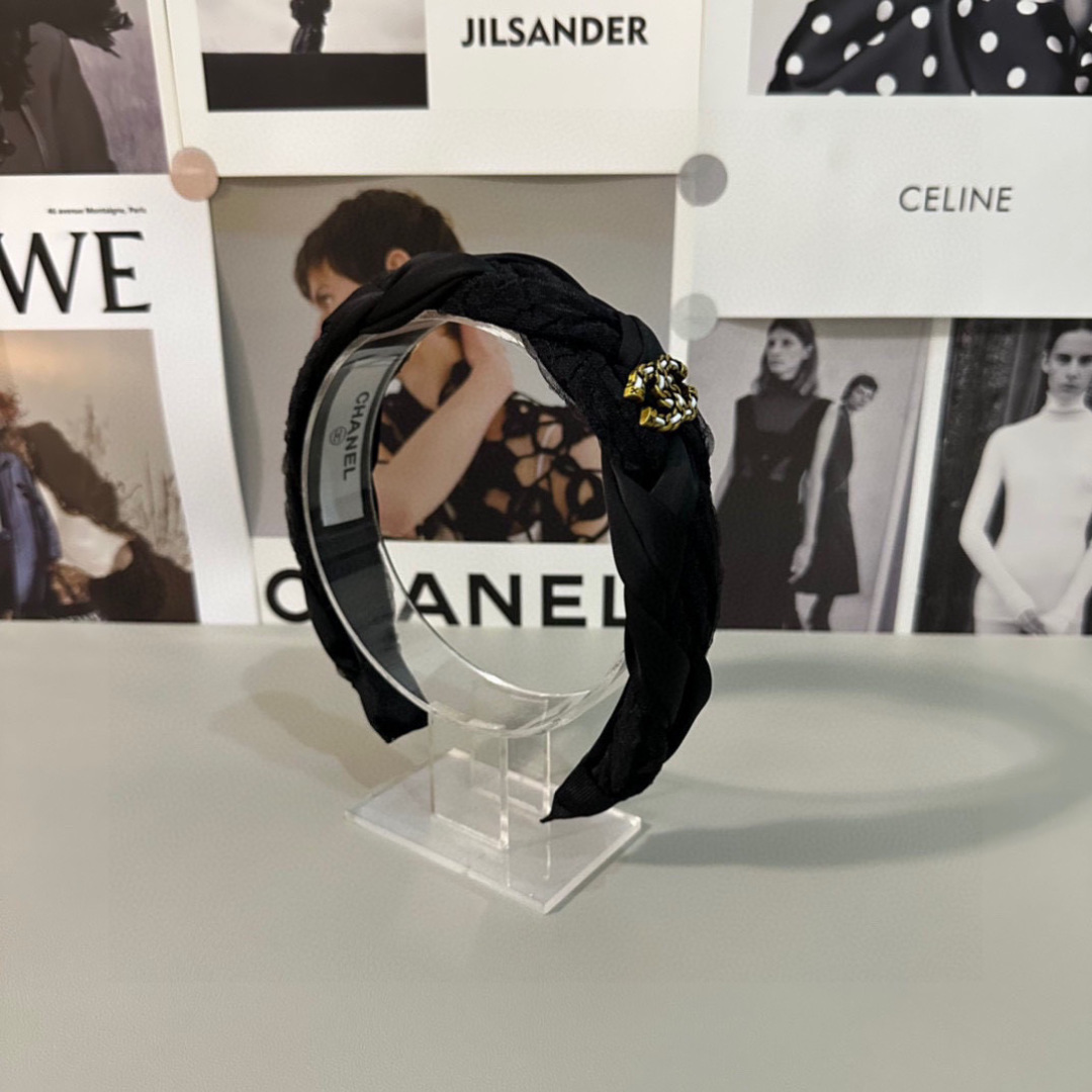  配专柜包装
Chanel （香奈儿）最新高工五金发箍#
信我！人手必备的单品 这件必须买
洋气神仙颜值