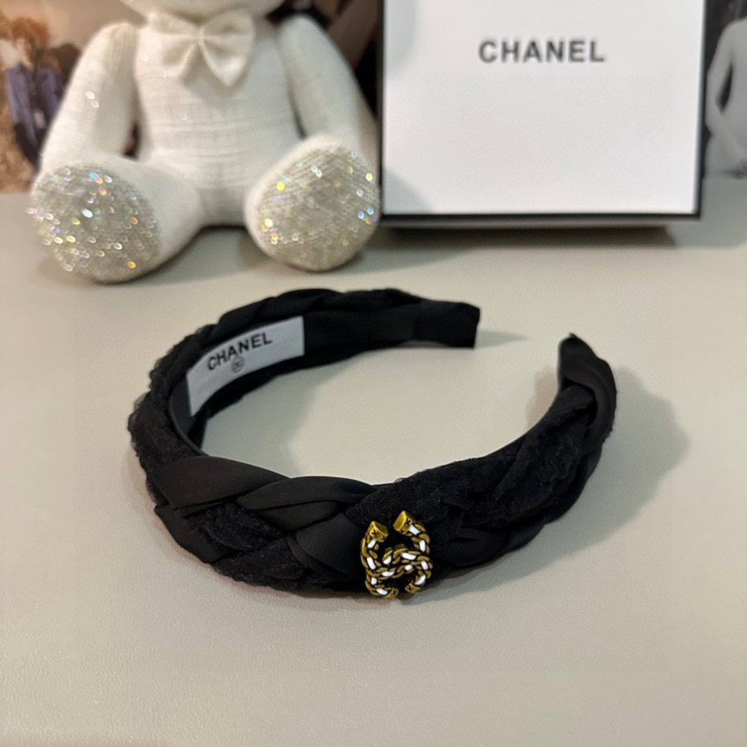  配专柜包装
Chanel （香奈儿）最新高工五金发箍#
信我！人手必备的单品 这件必须买
洋气神仙颜值