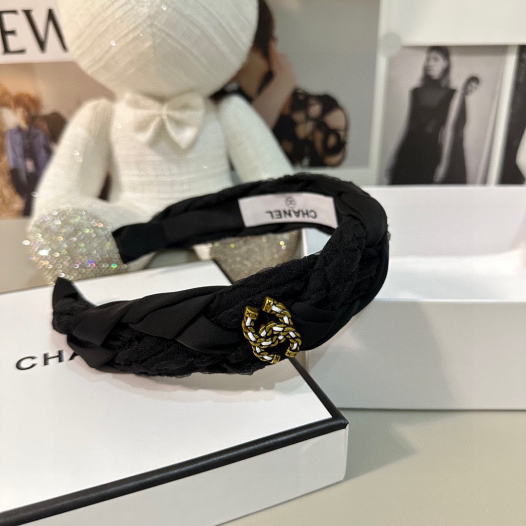  配专柜包装
Chanel （香奈儿）最新高工五金发箍#
信我！人手必备的单品 这件必须买
洋气神仙颜值