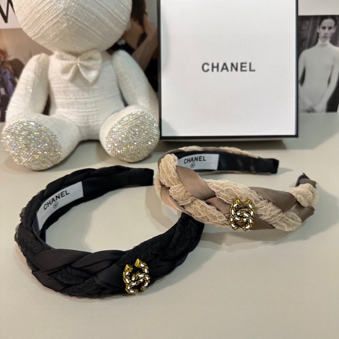  配专柜包装
Chanel （香奈儿）最新高工五金发箍#
信我！人手必备的单品 这件必须买
洋气神仙颜值