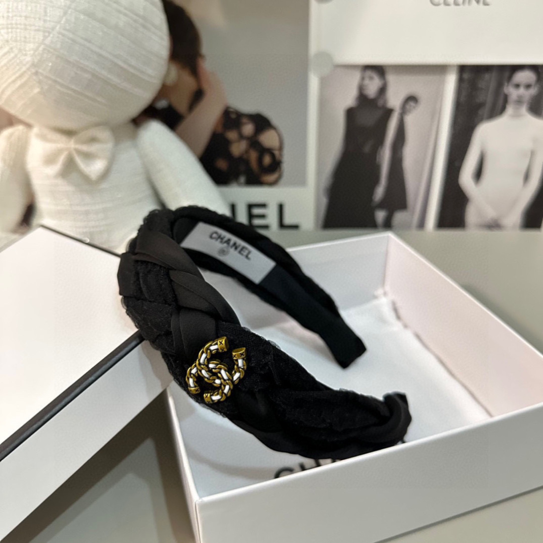  配专柜包装
Chanel （香奈儿）最新高工五金发箍#
信我！人手必备的单品 这件必须买
洋气神仙颜值