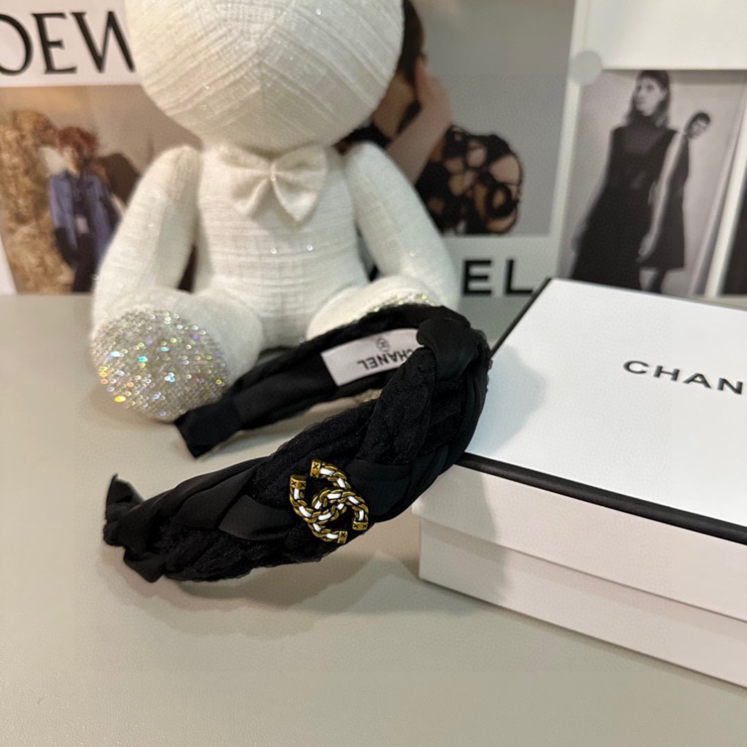  配专柜包装
Chanel （香奈儿）最新高工五金发箍#
信我！人手必备的单品 这件必须买
洋气神仙颜值