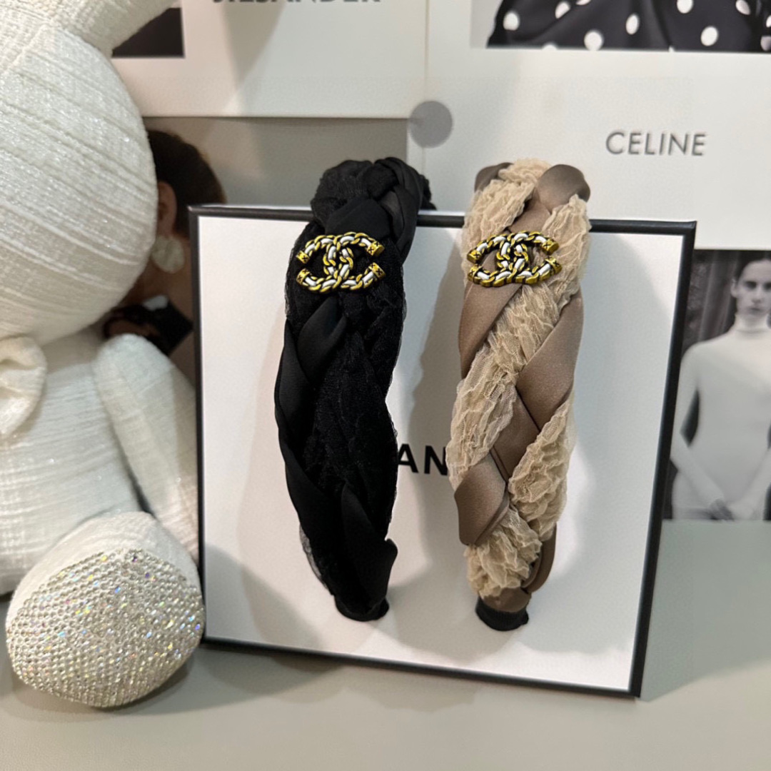  配专柜包装
Chanel （香奈儿）最新高工五金发箍#
信我！人手必备的单品 这件必须买
洋气神仙颜值