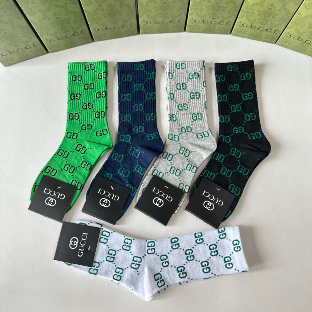  💛配专柜包装
Gucci（古驰）新款中长款堆堆袜袜子！一盒五双，专柜同步筒袜袜子，💛大牌出街，潮人必备