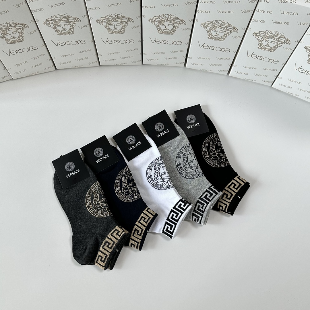 💛配专柜包装
VERSACE（范思哲） 新款中短款堆堆袜袜子！一盒五双，专柜同步筒袜袜子，💛大牌出街，潮