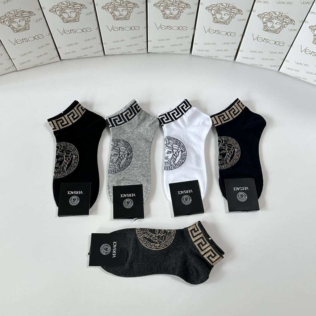 💛配专柜包装
VERSACE（范思哲） 新款中短款堆堆袜袜子！一盒五双，专柜同步筒袜袜子，💛大牌出街，潮