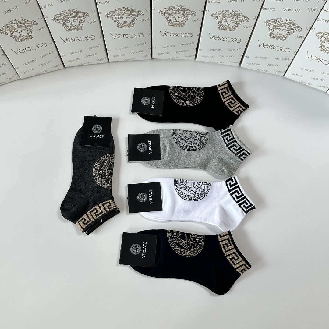 💛配专柜包装
VERSACE（范思哲） 新款中短款堆堆袜袜子！一盒五双，专柜同步筒袜袜子，💛大牌出街，潮