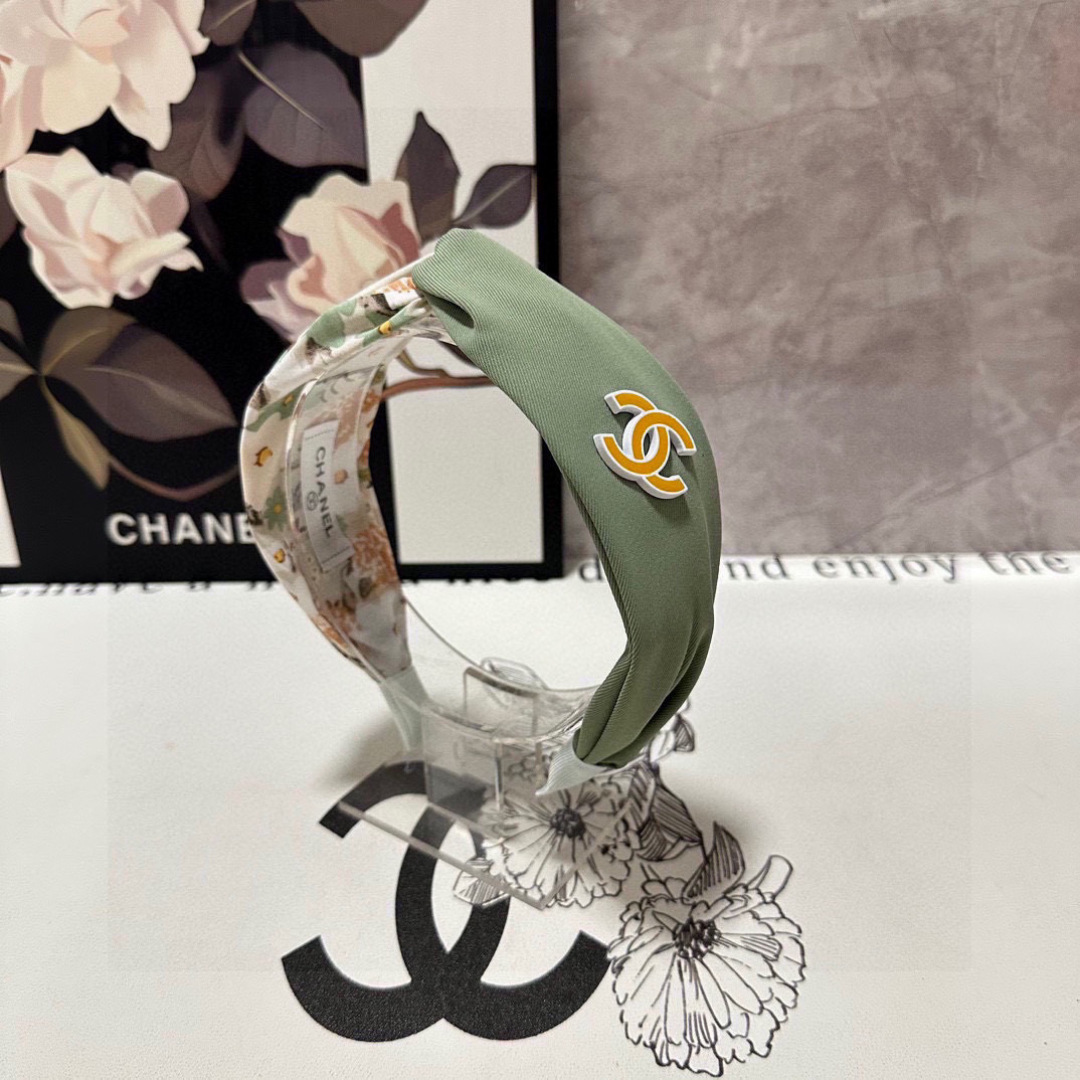 NO:301660,Specially equipped with counter packaging Chanel (Chanel) latest hairband, purchased by the fairy, special material, no head, salt or sweet~ hairpins, hairpins, chanel, chanel, hairpins19860909特 配专柜包装 Chanel（香奈儿）最新发箍 小仙女入手 特殊材质 不嘞头 可盐可甜～发夹,发夹,chanel,chanel,hairpins,accessory
