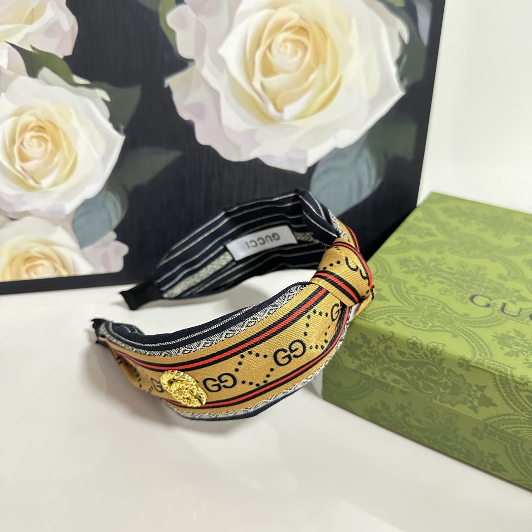  配专柜包装
Gucci（古驰）最新发箍
小仙女快入手
特殊材质 不嘞头
可盐可甜～