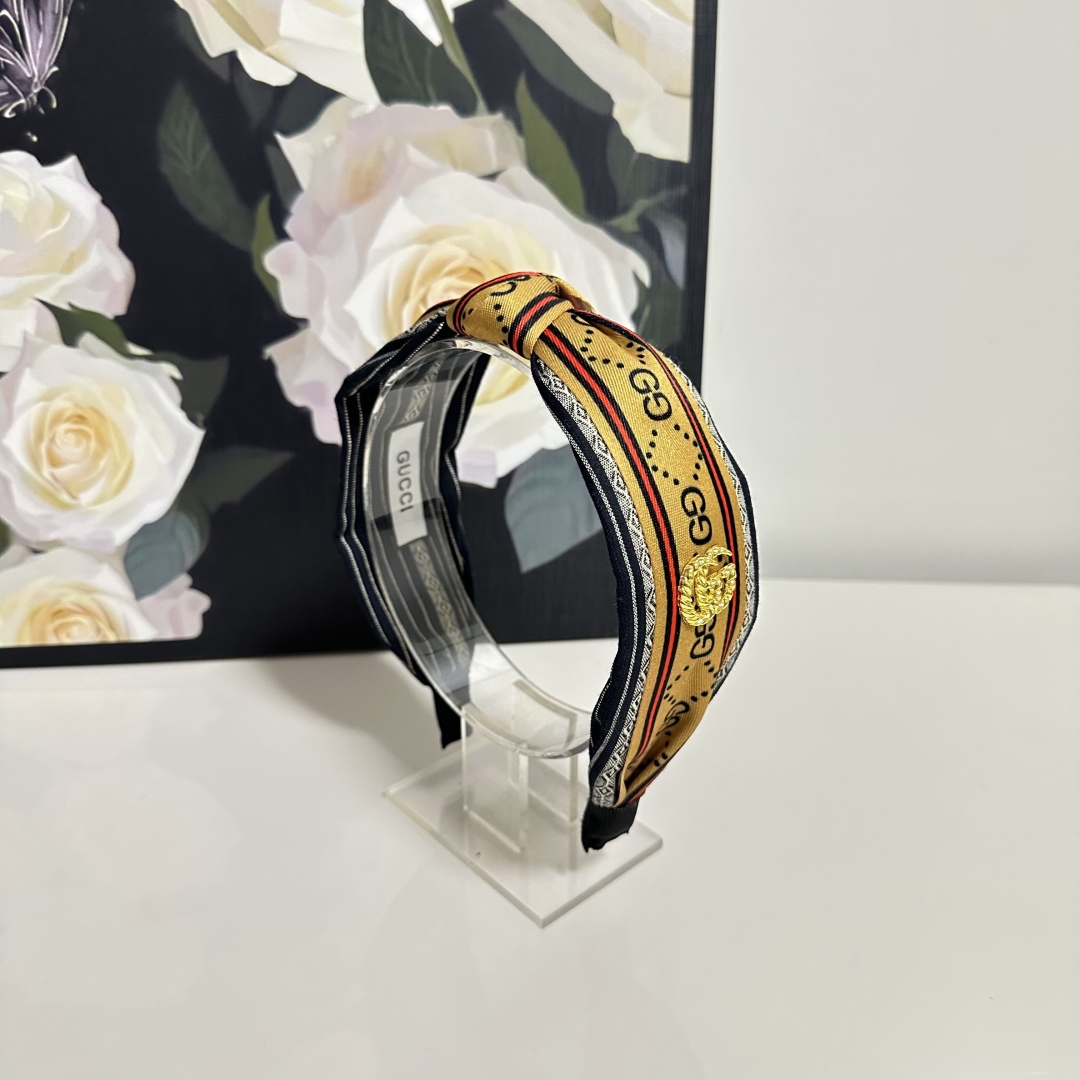  配专柜包装
Gucci（古驰）最新发箍
小仙女快入手
特殊材质 不嘞头
可盐可甜～