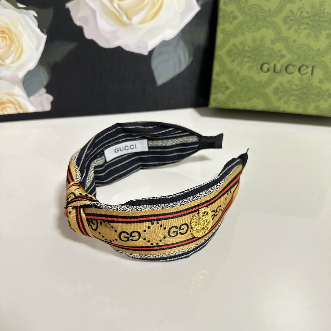  配专柜包装
Gucci（古驰）最新发箍
小仙女快入手
特殊材质 不嘞头
可盐可甜～