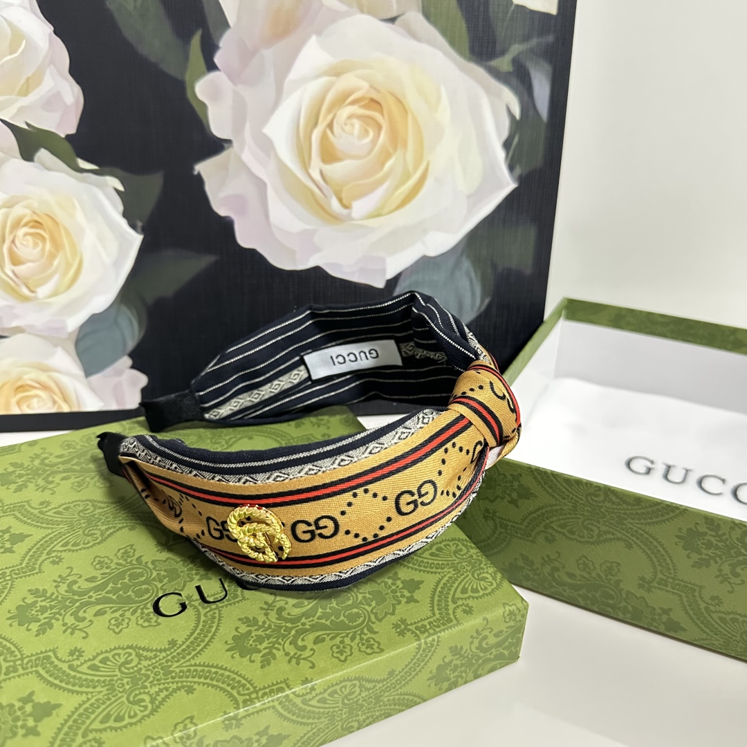  配专柜包装
Gucci（古驰）最新发箍
小仙女快入手
特殊材质 不嘞头
可盐可甜～