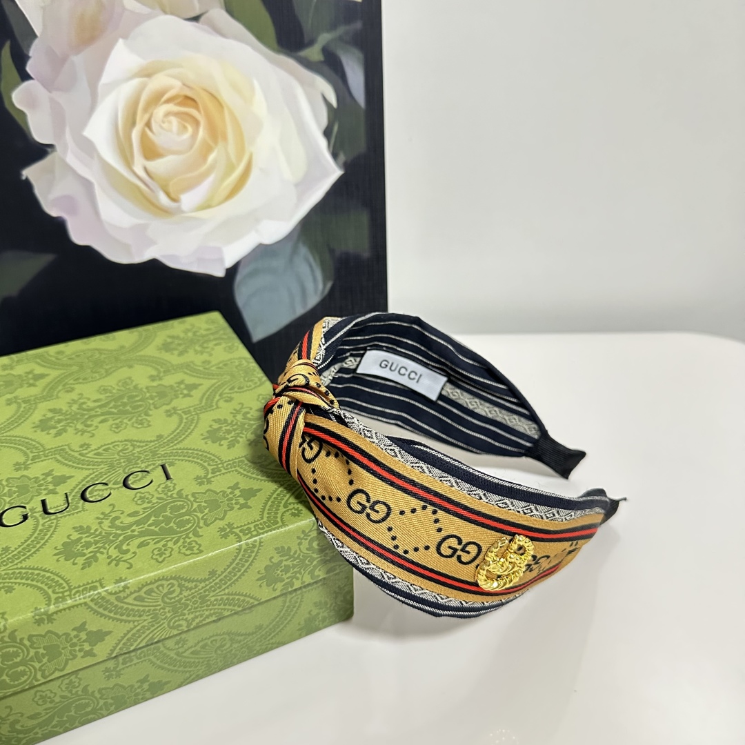  配专柜包装
Gucci（古驰）最新发箍
小仙女快入手
特殊材质 不嘞头
可盐可甜～