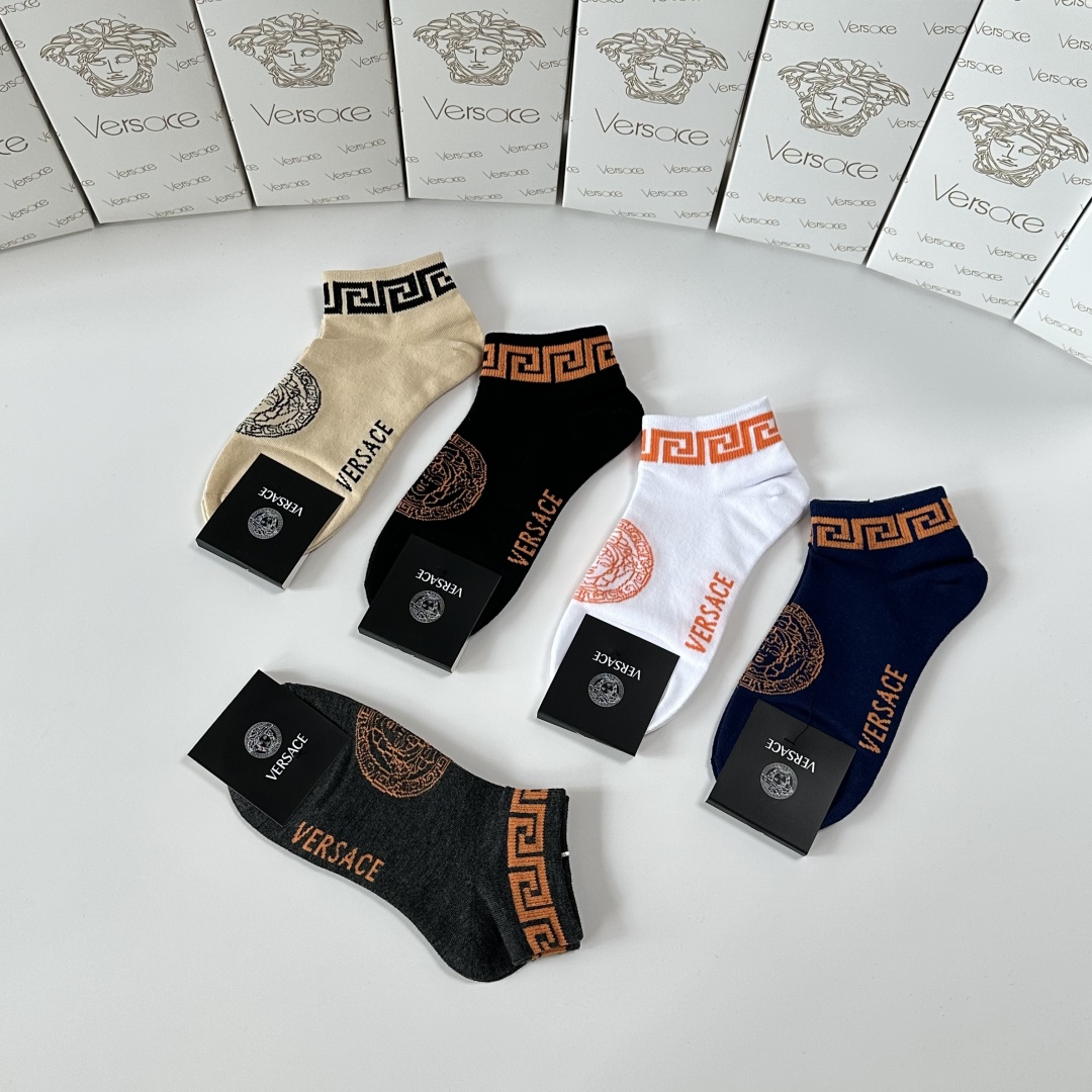 💛配专柜包装
VERSACE（范思哲） 新款中短款堆堆袜袜子！一盒五双，专柜同步筒袜袜子，💛大牌出街，潮