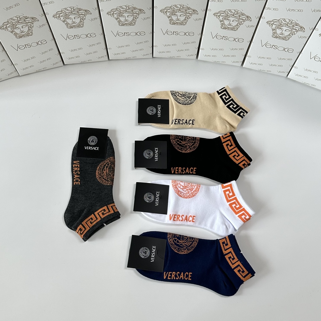 💛配专柜包装
VERSACE（范思哲） 新款中短款堆堆袜袜子！一盒五双，专柜同步筒袜袜子，💛大牌出街，潮