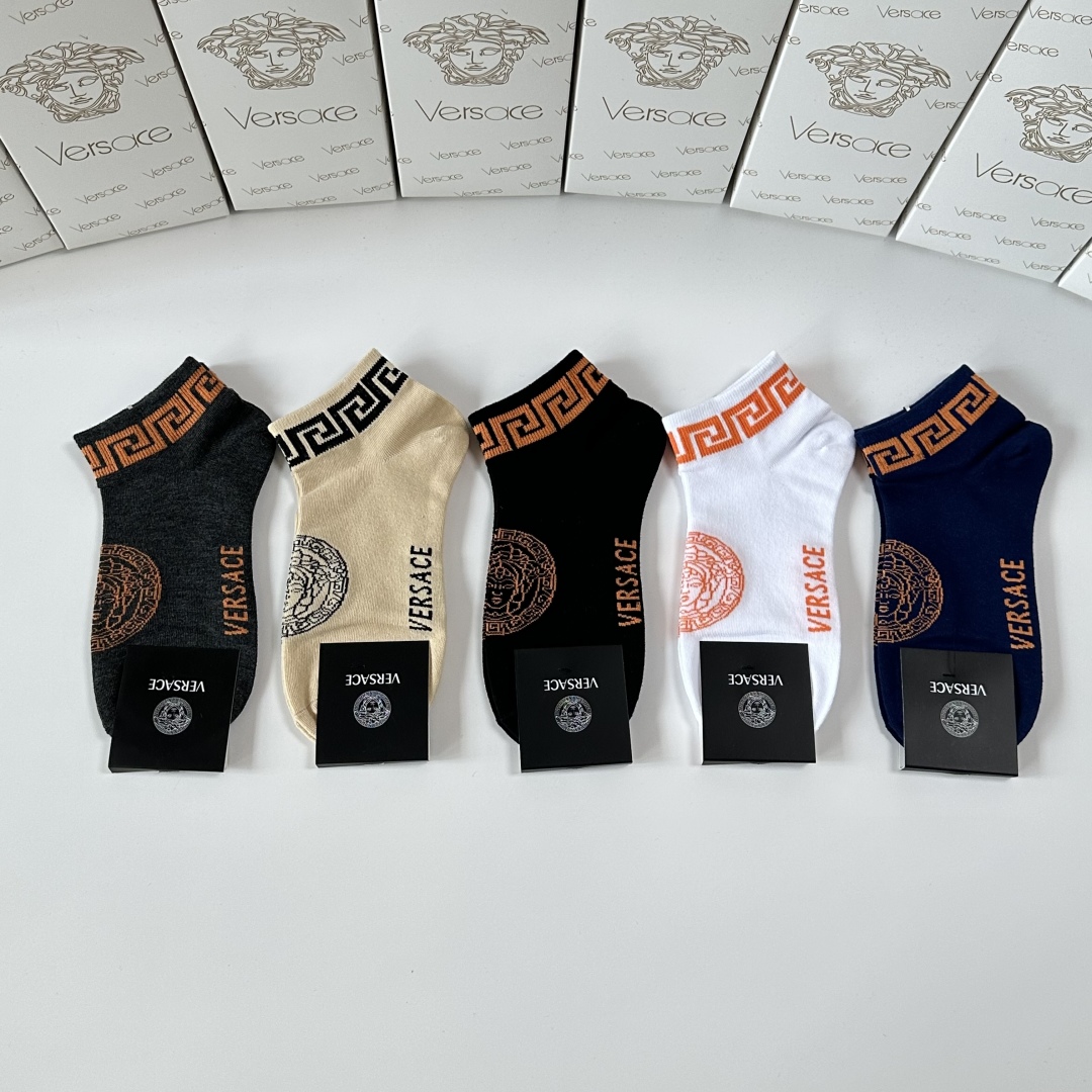 💛配专柜包装
VERSACE（范思哲） 新款中短款堆堆袜袜子！一盒五双，专柜同步筒袜袜子，💛大牌出街，潮