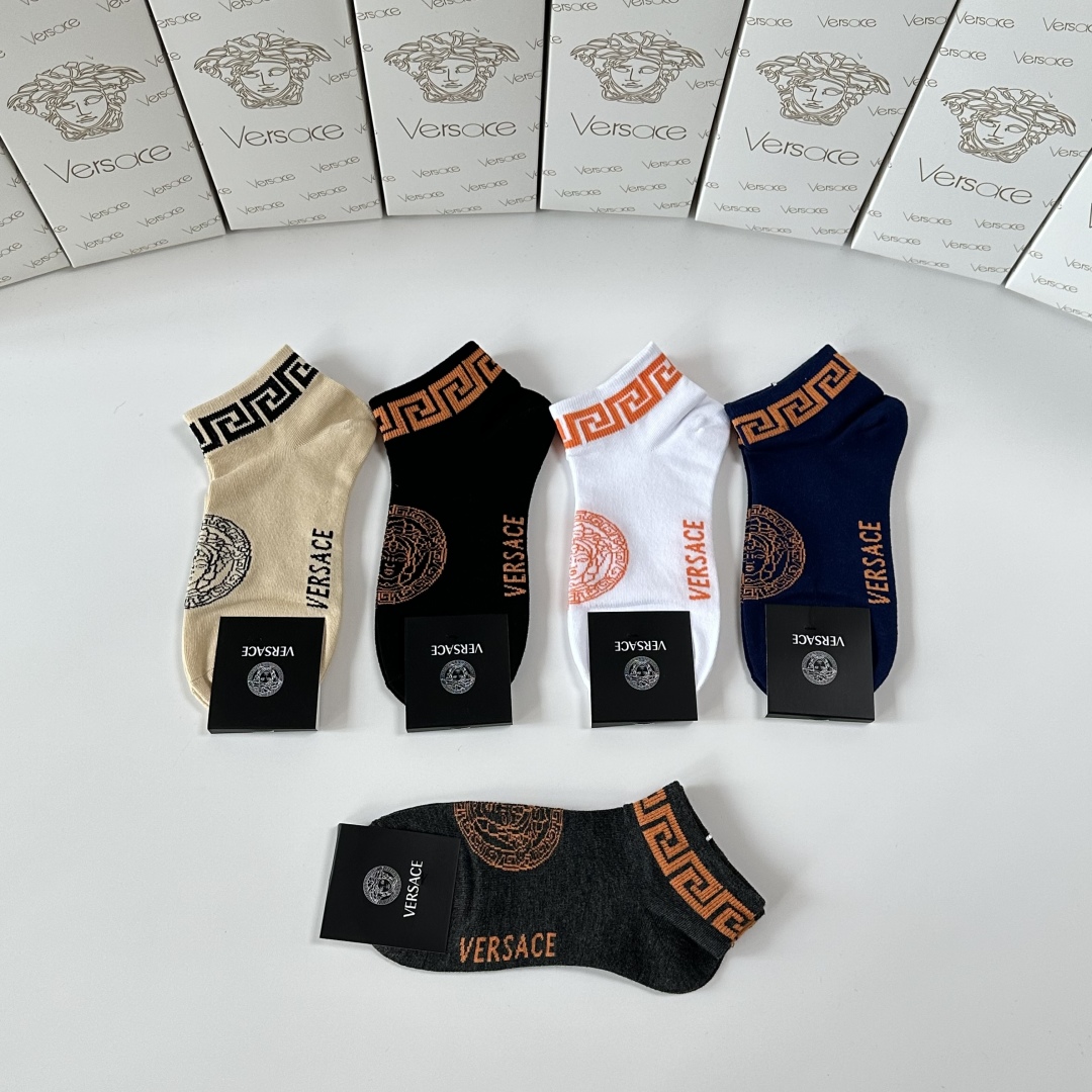 💛配专柜包装
VERSACE（范思哲） 新款中短款堆堆袜袜子！一盒五双，专柜同步筒袜袜子，💛大牌出街，潮