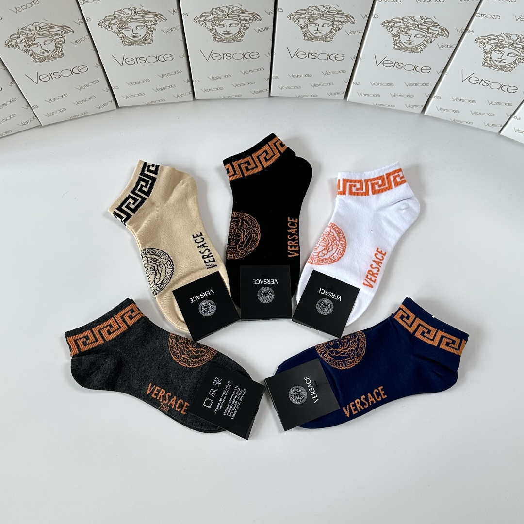 💛配专柜包装
VERSACE（范思哲） 新款中短款堆堆袜袜子！一盒五双，专柜同步筒袜袜子，💛大牌出街，潮