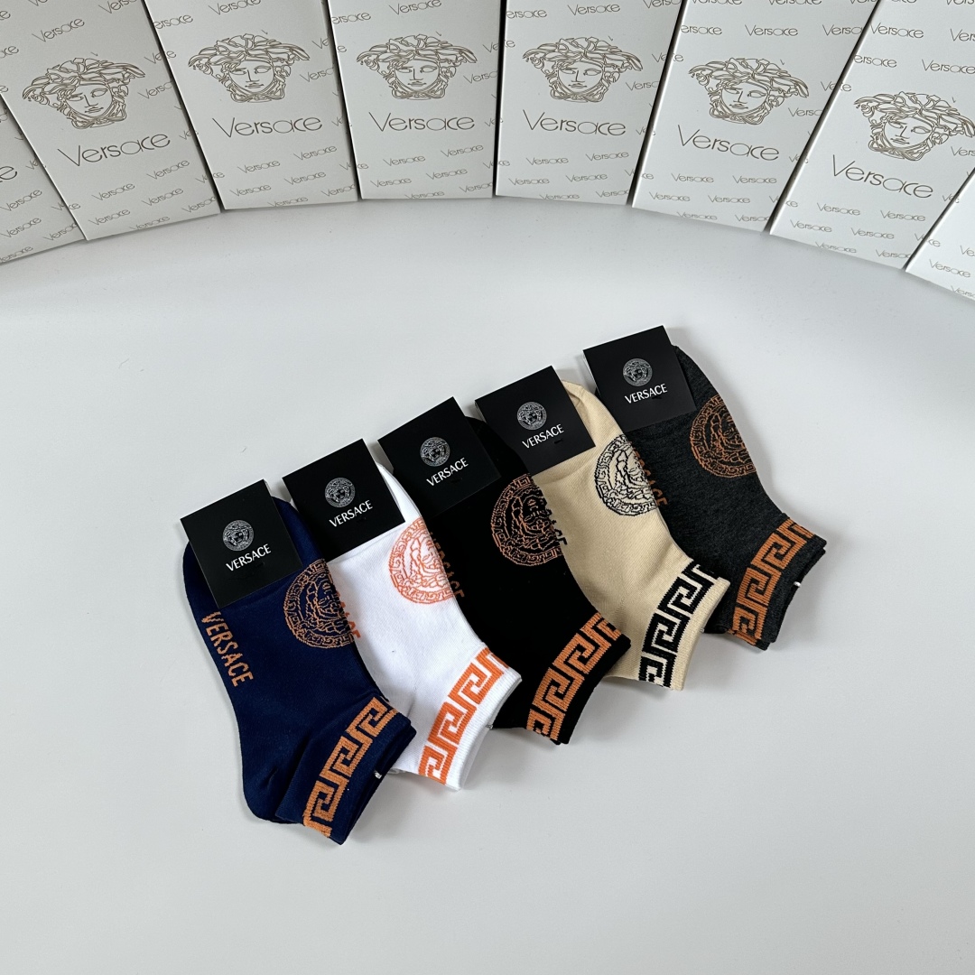 💛配专柜包装
VERSACE（范思哲） 新款中短款堆堆袜袜子！一盒五双，专柜同步筒袜袜子，💛大牌出街，潮