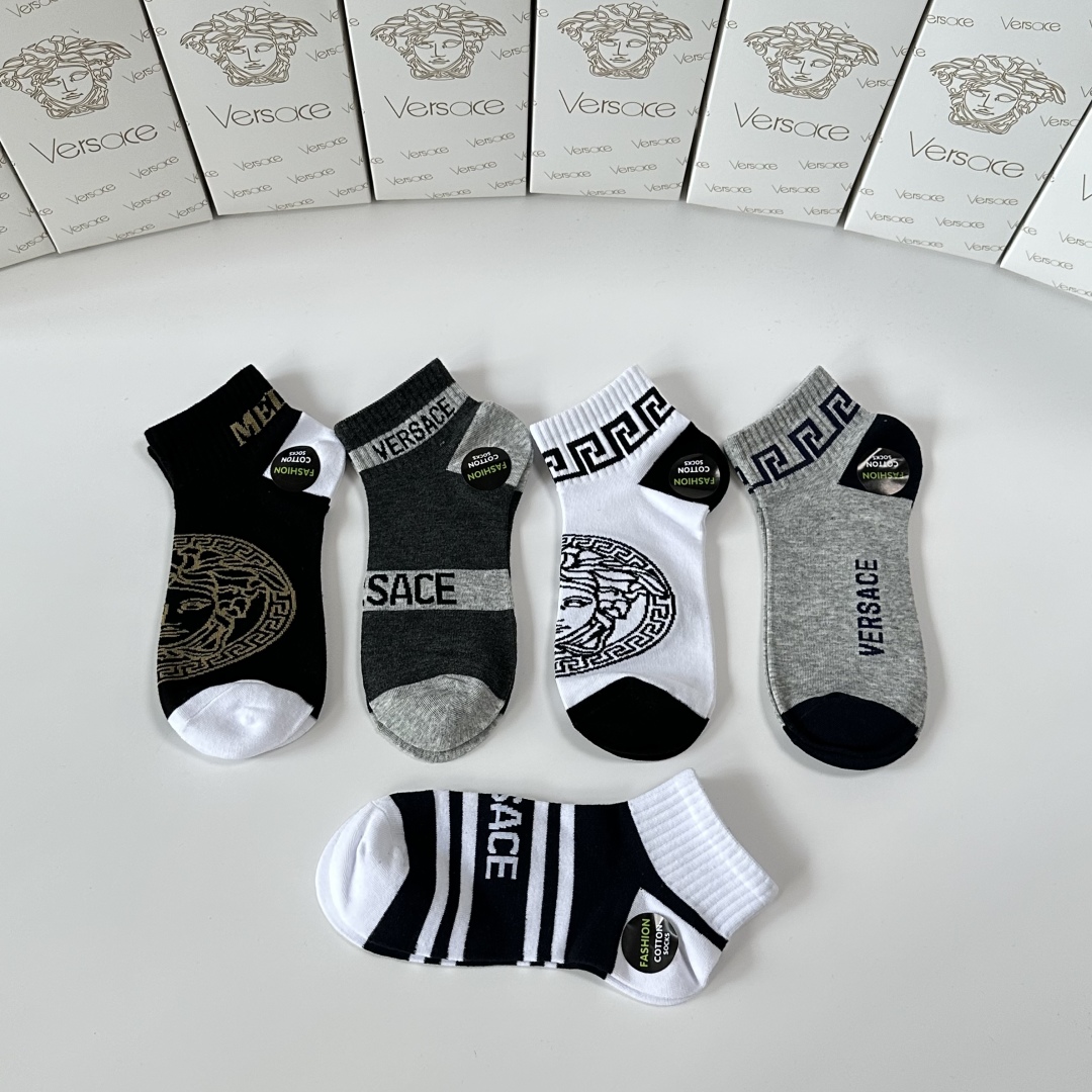 💛配专柜包装
VERSACE（范思哲） 新款中短款堆堆袜袜子！一盒五双，专柜同步筒袜袜子，💛大牌出街，潮