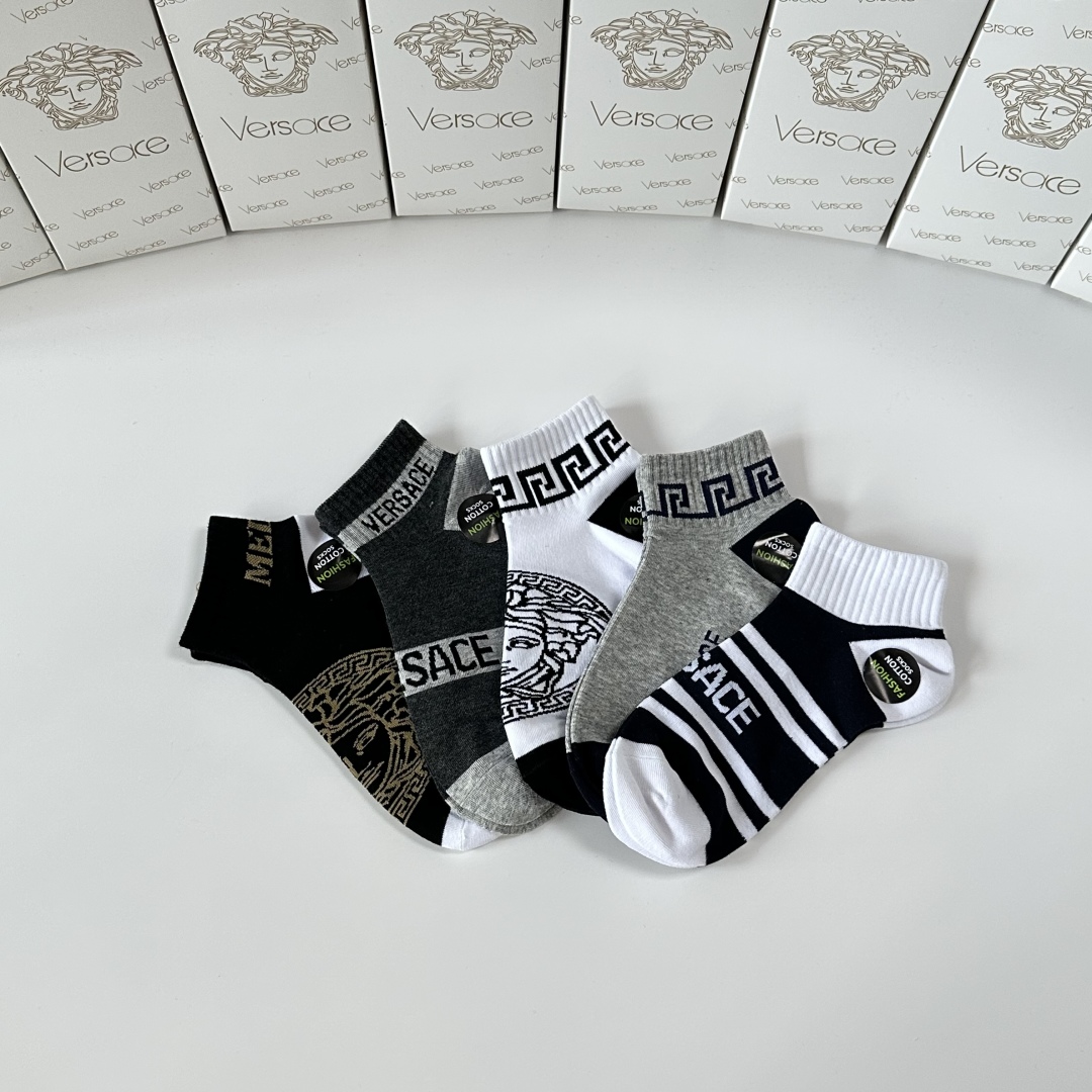 💛配专柜包装
VERSACE（范思哲） 新款中短款堆堆袜袜子！一盒五双，专柜同步筒袜袜子，💛大牌出街，潮