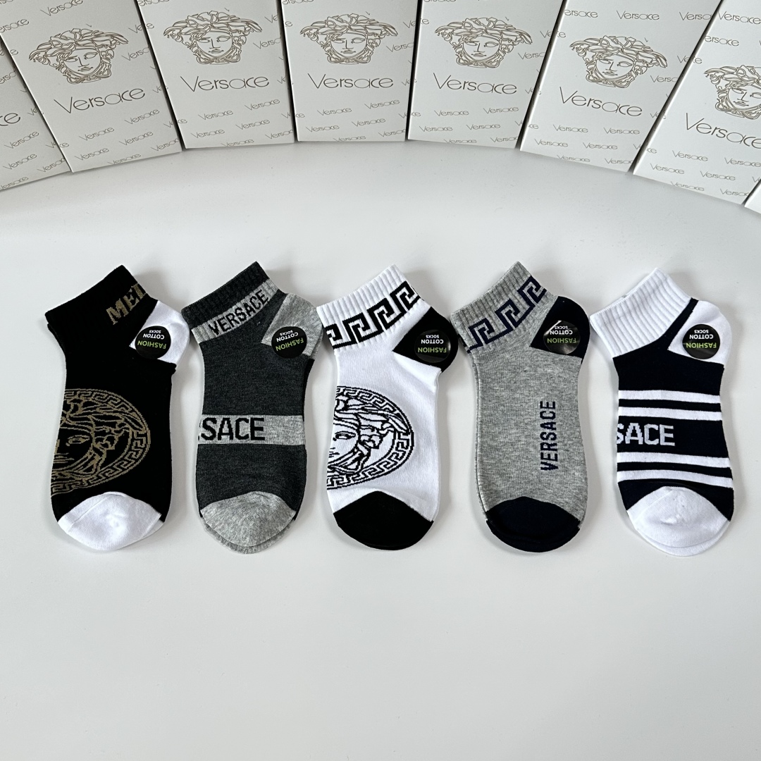 💛配专柜包装
VERSACE（范思哲） 新款中短款堆堆袜袜子！一盒五双，专柜同步筒袜袜子，💛大牌出街，潮