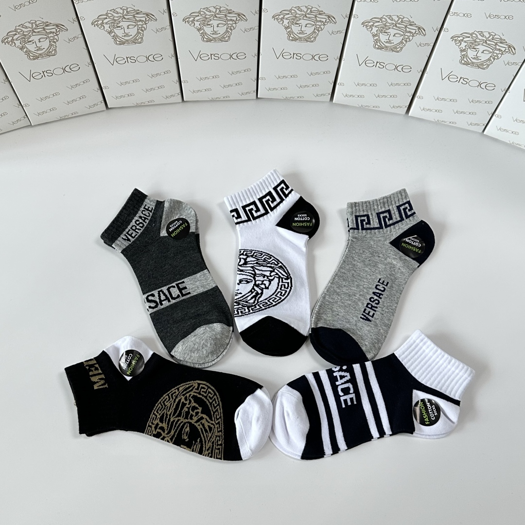 💛配专柜包装
VERSACE（范思哲） 新款中短款堆堆袜袜子！一盒五双，专柜同步筒袜袜子，💛大牌出街，潮