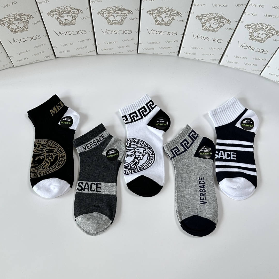 💛配专柜包装
VERSACE（范思哲） 新款中短款堆堆袜袜子！一盒五双，专柜同步筒袜袜子，💛大牌出街，潮