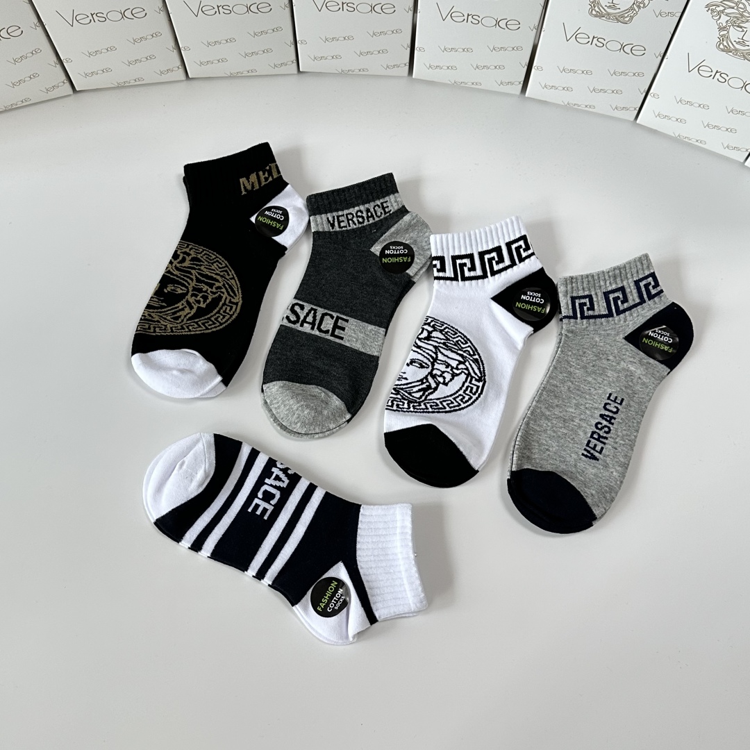 💛配专柜包装
VERSACE（范思哲） 新款中短款堆堆袜袜子！一盒五双，专柜同步筒袜袜子，💛大牌出街，潮