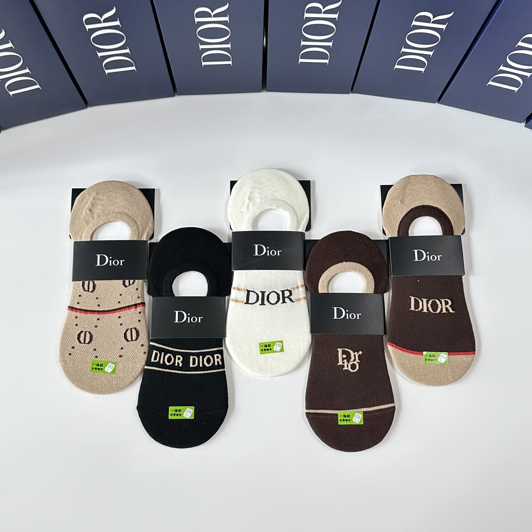 💛配专柜包装
DIOR（迪奥）新款船袜堆堆袜袜子！一盒五双，专柜同步筒袜袜子，💛大牌出街，潮人必备。超好
