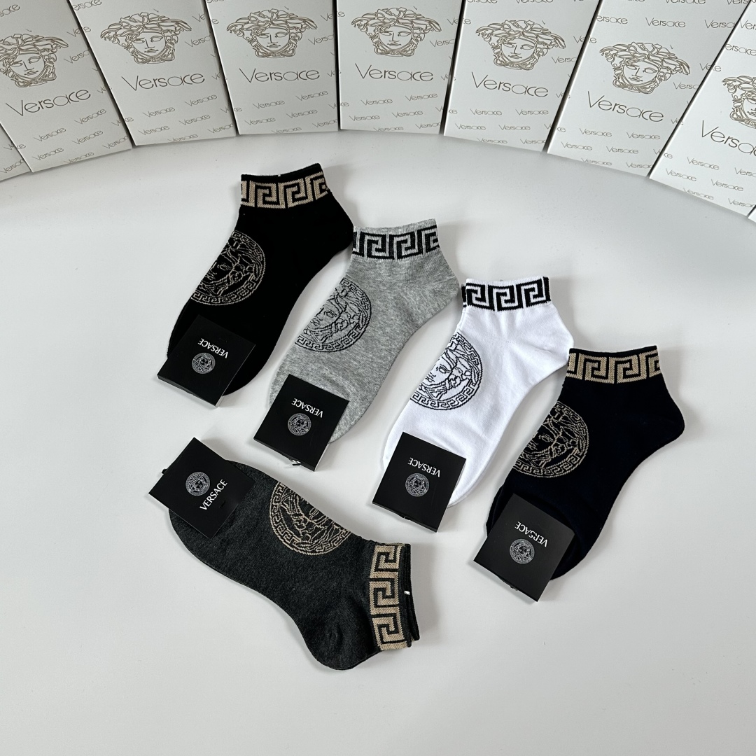💛配专柜包装
VERSACE（范思哲） 新款中短款堆堆袜袜子！一盒五双，专柜同步筒袜袜子，💛大牌出街，潮