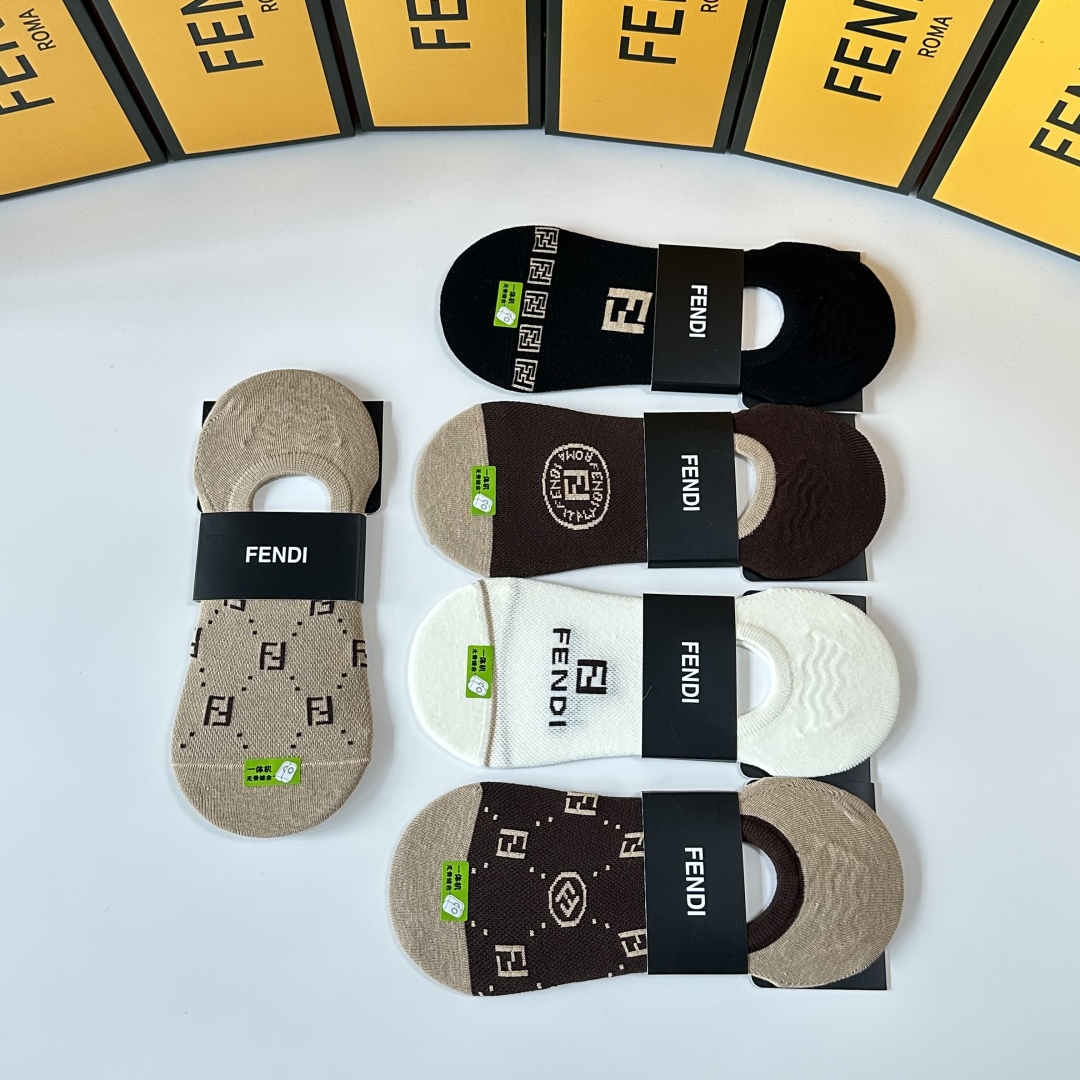 💛配专柜包装
Fendi（芬迪）新款船袜堆堆袜袜子！一盒五双，专柜同步筒袜袜子，💛大牌出街，潮人必备。超