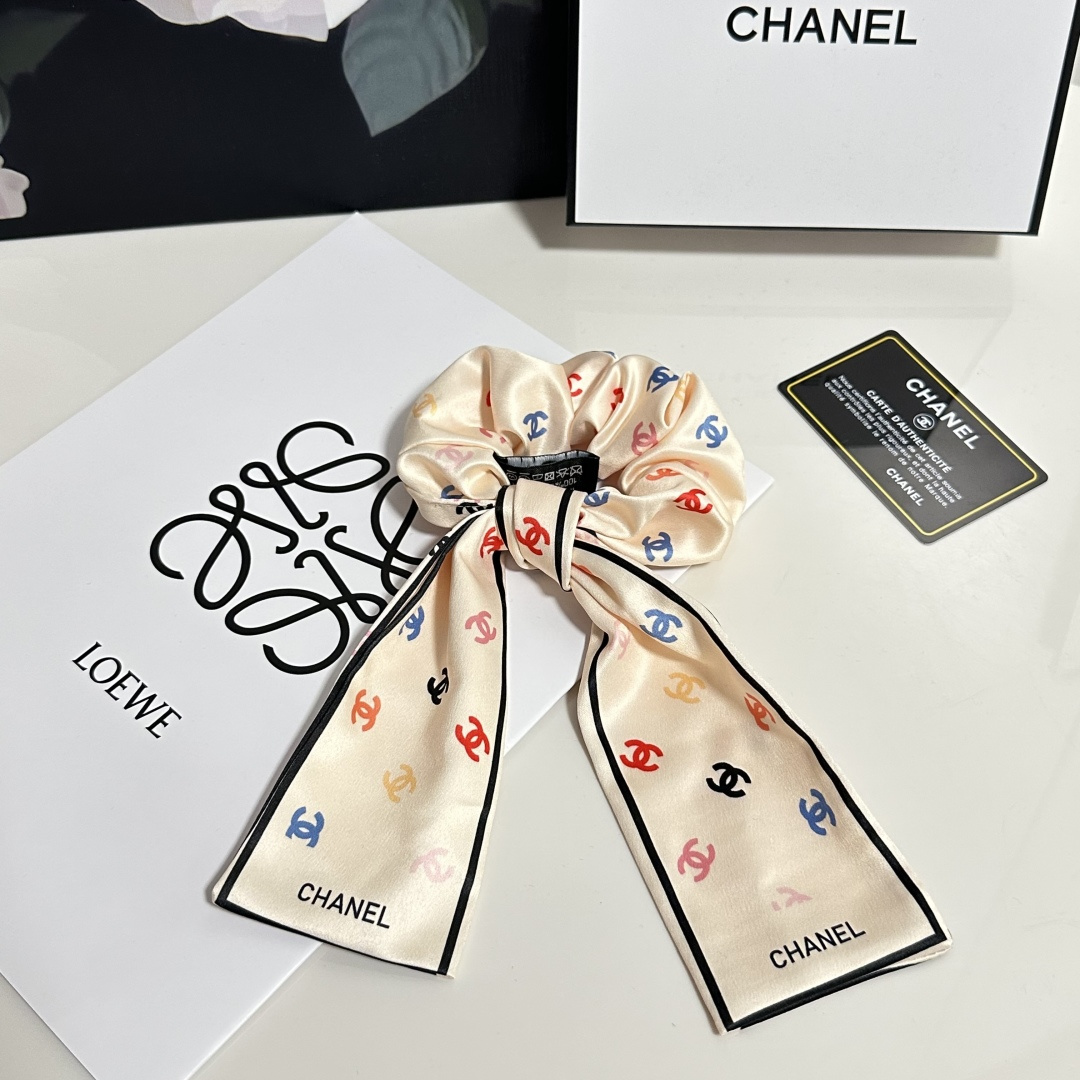 NO:366628,Specially equipped with counter packaging Chanel (Chanel) latest small fragrance hair ring, little fairy, quick purchase, special material, no head, salt or sweet~ hairpin, hairpin, chanel, chanel, hairpin19860909特 配专柜包装 Chanel（香奈儿）最新小香风发圈 小仙女快入手 特殊材质 不嘞头 可盐可甜～发夹,发夹,chanel,chanel,hairpins,accessory