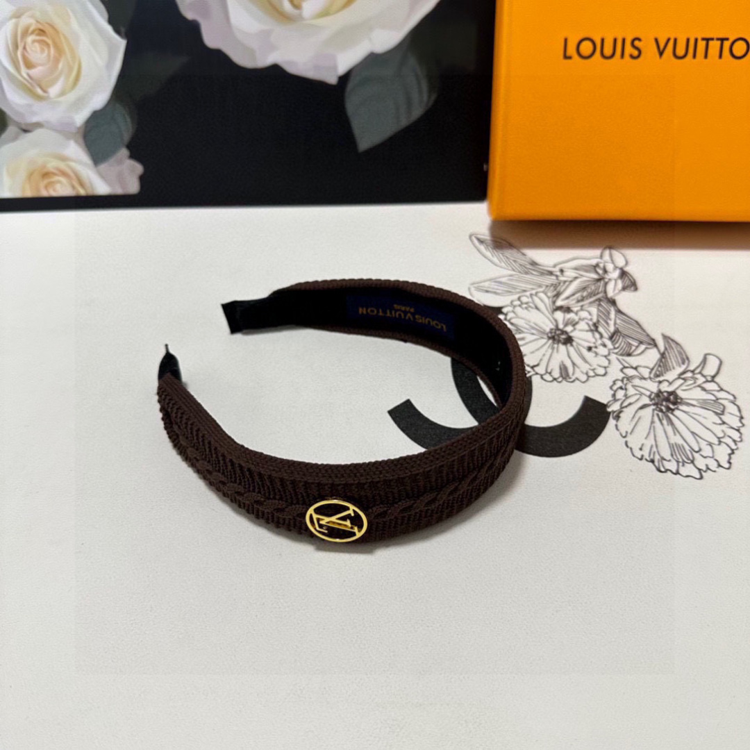  配专柜包装
LV（路易威登）最新高工发箍
小仙女快入手
特殊材质 不嘞头
可盐可甜～