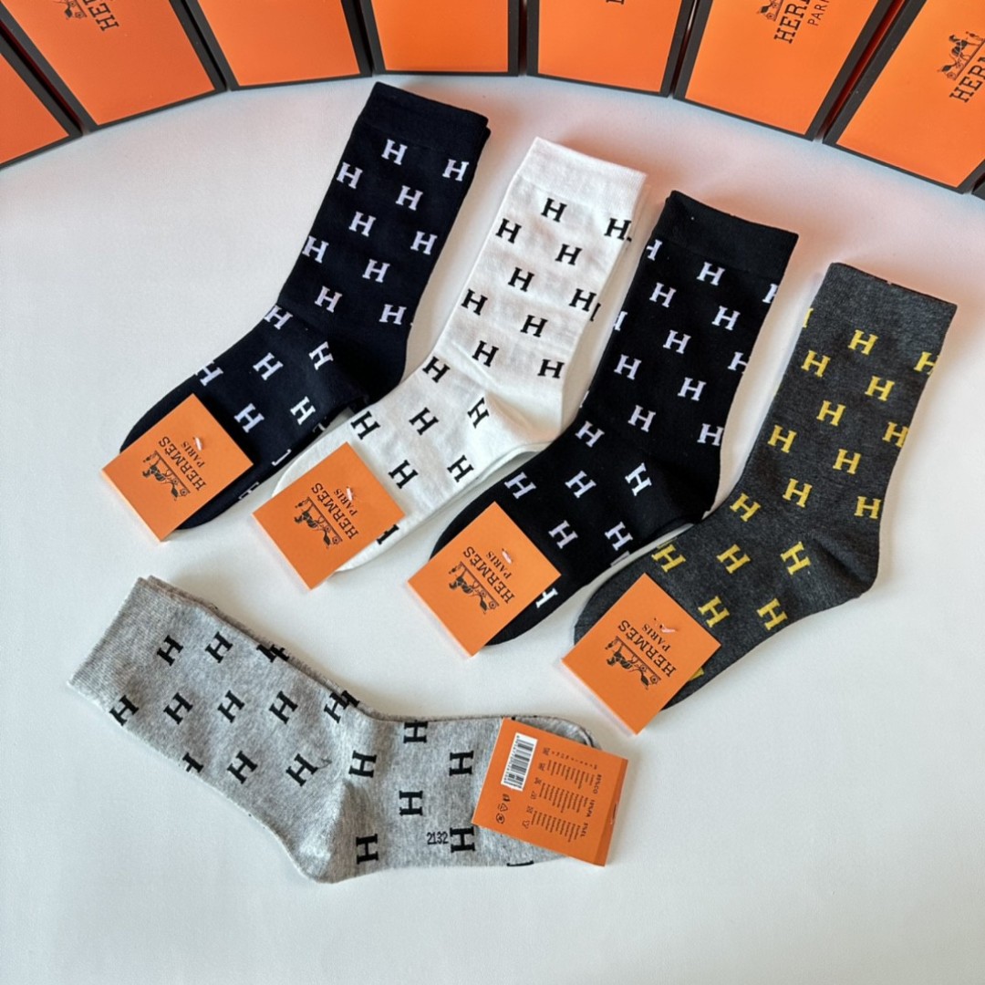  💛配专柜包装
Hermes （爱马仕）新款中长款堆堆袜袜子！一盒五双，专柜同步筒袜袜子，💛大牌出街，潮