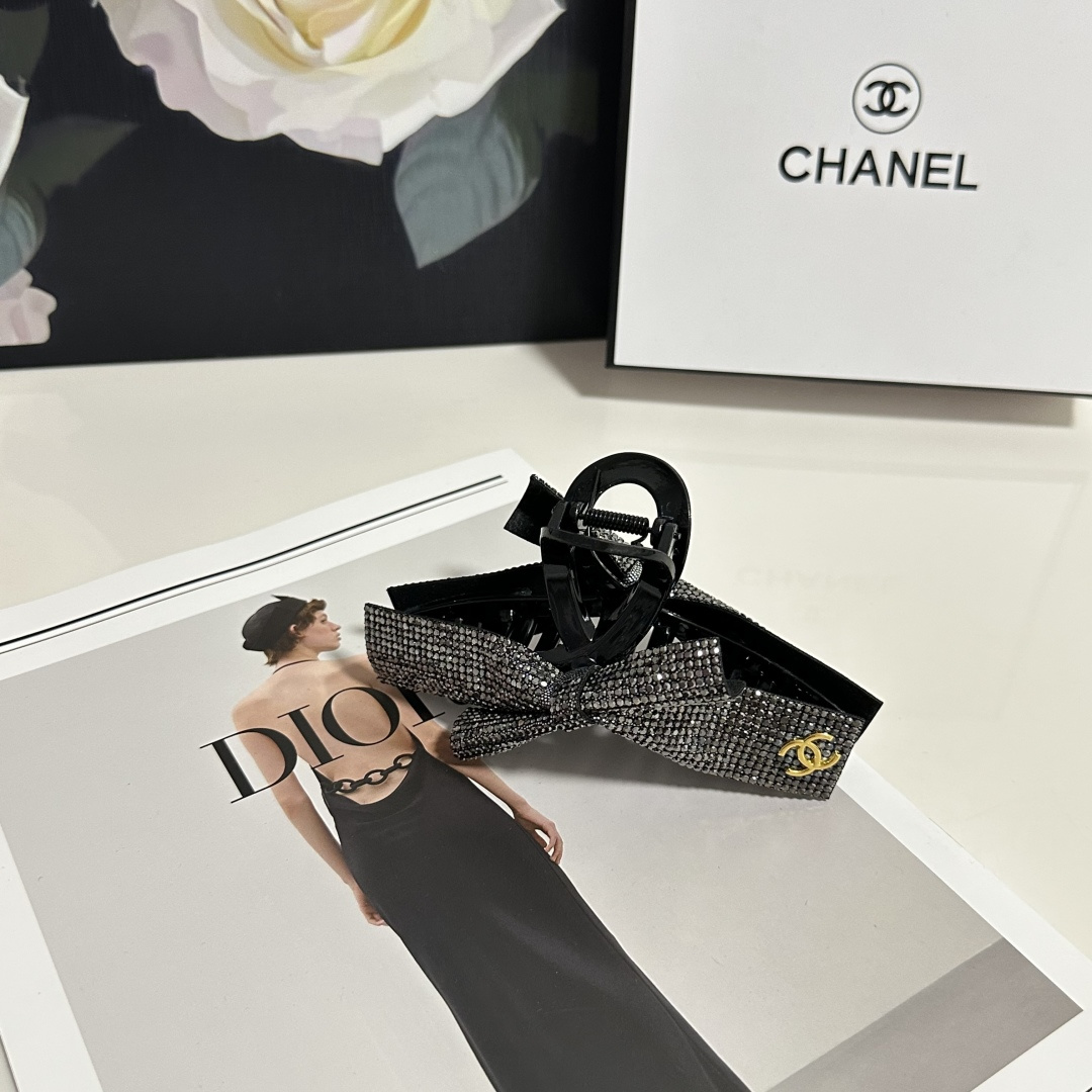 NO:366663,Special (single) with counter packaging Chanel (Chanel) medieval vintage retro Czech diamond grab clip elegant girl worth buying very easy to match temperament tasteful hairpins, hairpins, chanel, chanel, hairpins19860909特（单个）配专柜包装 Chanel（香奈儿）中古vintage复古捷克钻抓夹 优雅的girl值得入手 非常好搭配 气质有品位发夹,发夹,chanel,chanel,hairpins,accessory