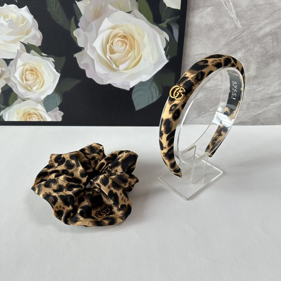 NO:367026,Special (two-piece set) with counter packaging Gucci (Gucci) latest hit model is here, leopard print two-piece set hairband hair ring, elegant girl is worth buying, very easy to match, temperament and taste, recommended to wear two together, magical fairy hairpins, hairpins, gucci, gucci, hairpins19860909特（两件套）配专柜包装 Gucci（古驰）最新爆款来啦豹纹两件套发箍发圈 优雅的girl值得入手 非常好搭配 气质有品位 建议两个一齐佩戴 神奇的仙发夹,发夹,gucci,gucci,hairpins,accessory