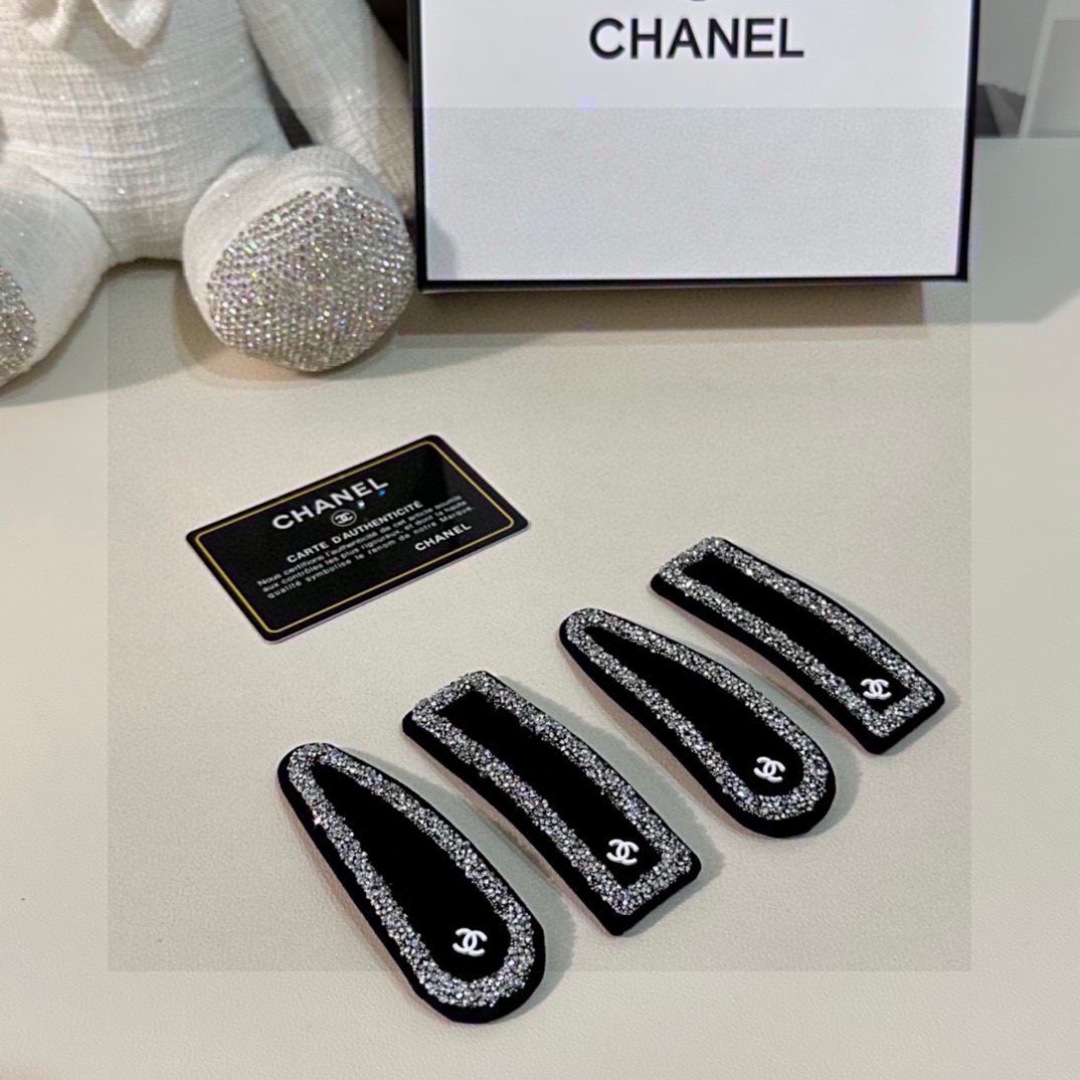    （两件套） 配全套包装
CHANEL（香奈儿）今年最好卖的新款
Vintage中古复古发夹
超仙的