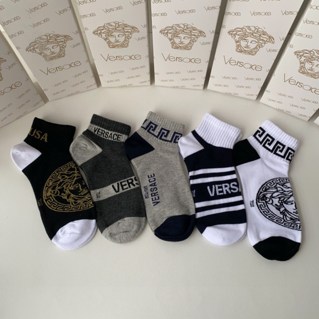 💛配专柜包装
VERSACE（范思哲） 新款中短款堆堆袜袜子！一盒五双，专柜同步筒袜袜子，💛大牌出街，潮
