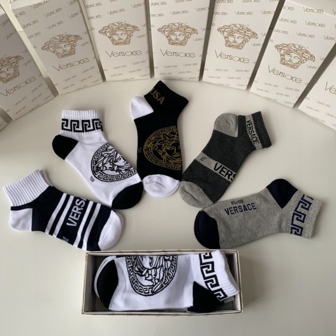 💛配专柜包装
VERSACE（范思哲） 新款中短款堆堆袜袜子！一盒五双，专柜同步筒袜袜子，💛大牌出街，潮