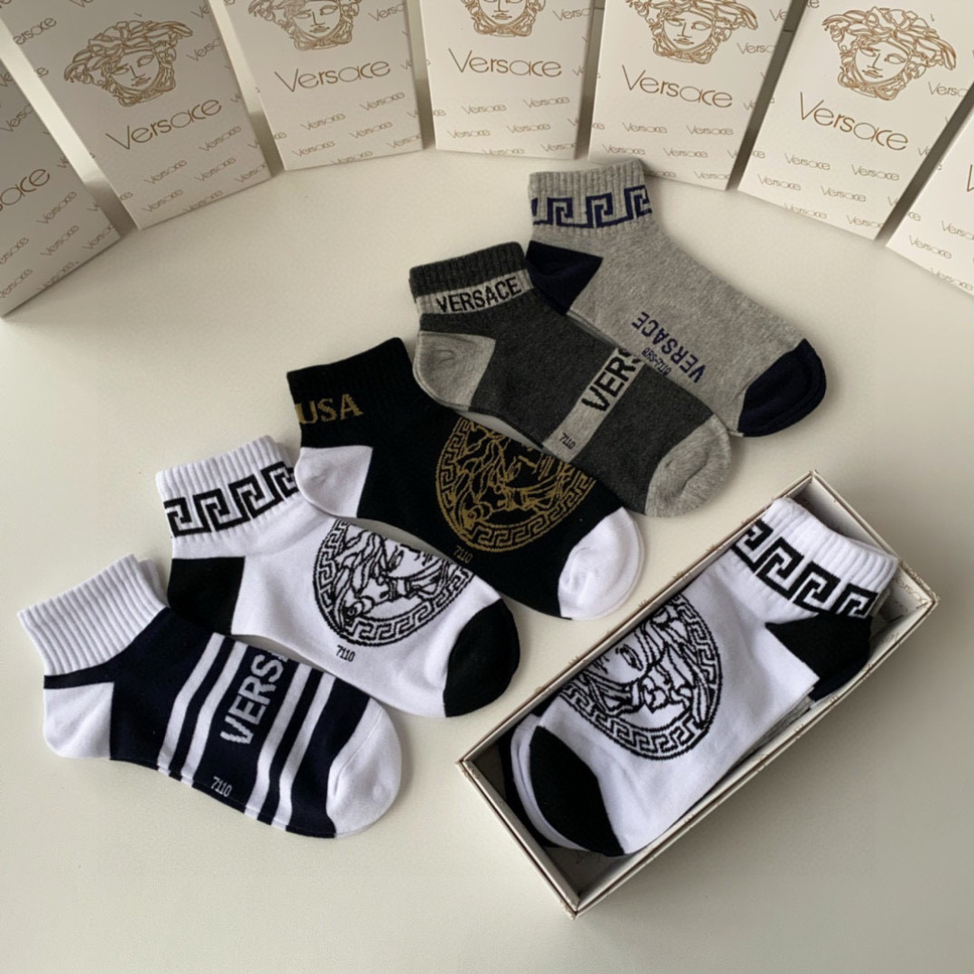 💛配专柜包装
VERSACE（范思哲） 新款中短款堆堆袜袜子！一盒五双，专柜同步筒袜袜子，💛大牌出街，潮