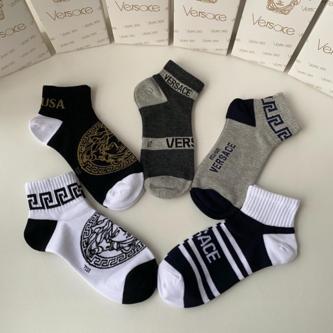 💛配专柜包装
VERSACE（范思哲） 新款中短款堆堆袜袜子！一盒五双，专柜同步筒袜袜子，💛大牌出街，潮