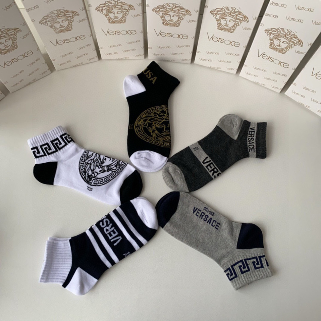 💛配专柜包装
VERSACE（范思哲） 新款中短款堆堆袜袜子！一盒五双，专柜同步筒袜袜子，💛大牌出街，潮