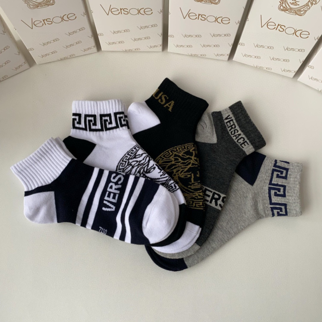 💛配专柜包装
VERSACE（范思哲） 新款中短款堆堆袜袜子！一盒五双，专柜同步筒袜袜子，💛大牌出街，潮