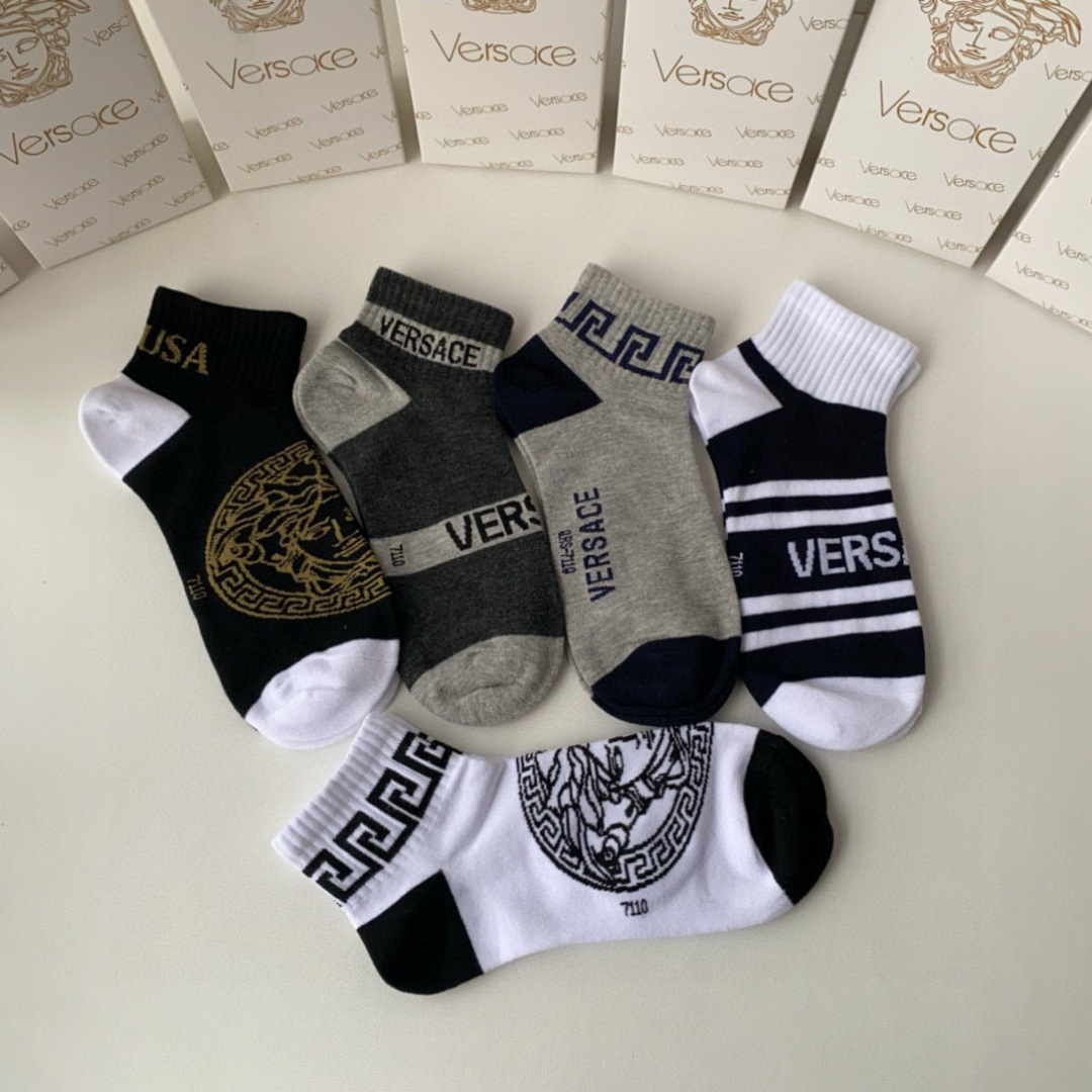 💛配专柜包装
VERSACE（范思哲） 新款中短款堆堆袜袜子！一盒五双，专柜同步筒袜袜子，💛大牌出街，潮